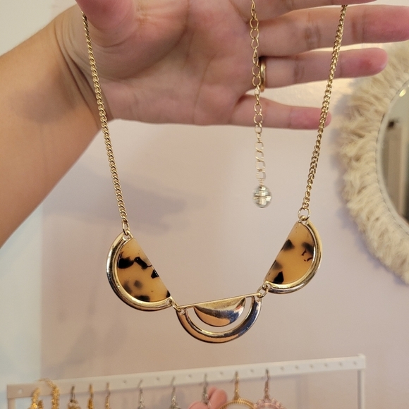 Short necklace - Picture 4 of 7